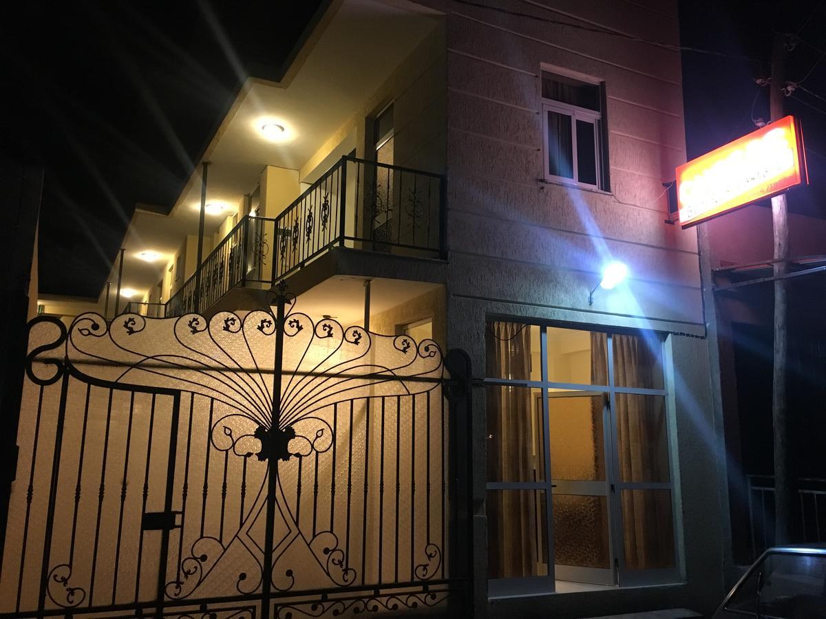 Cheers Bed & Breakfast Αντίς Αμπέμπα Εξωτερικό φωτογραφία